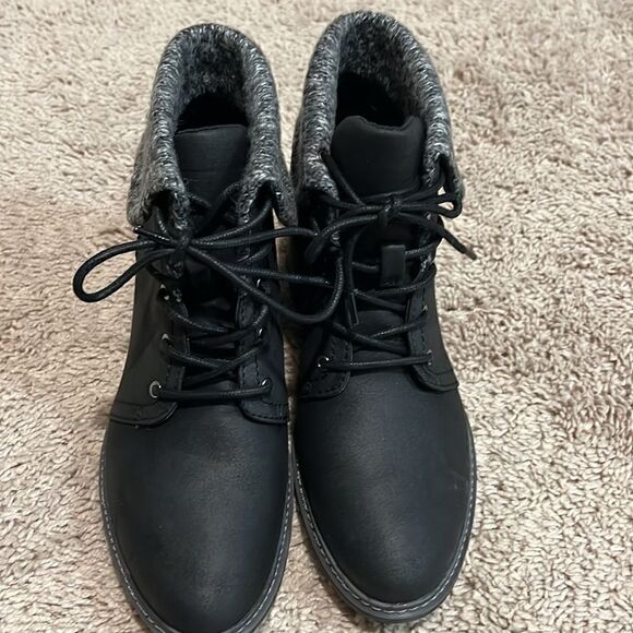 Cliffs by White Mountain Women’s Elinor Black Lace-Up Boots - Picture 4 of 8